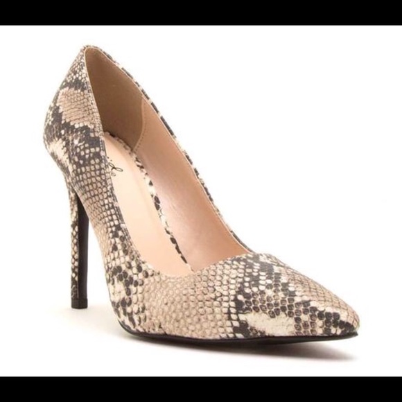 🔥HOST PICK **** Qupid Pump Heel🔥 - Picture 3 of 3